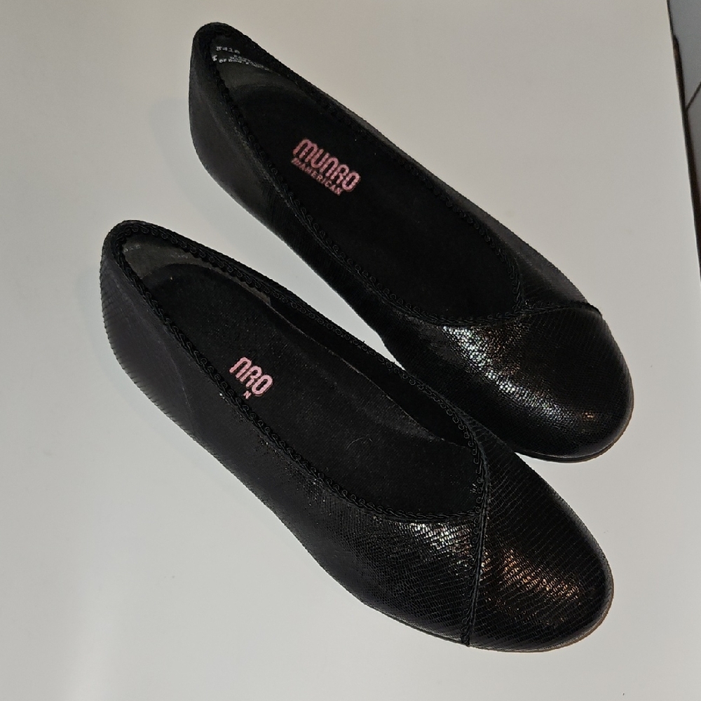 Munro Women's Glossy Black Flats